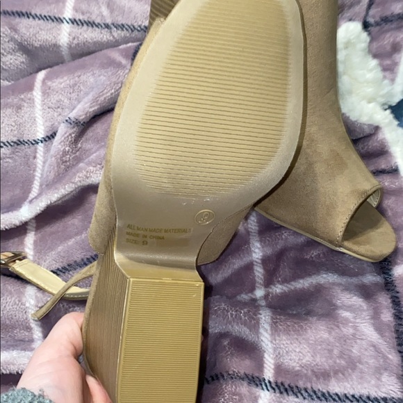 High heels - Picture 3 of 3